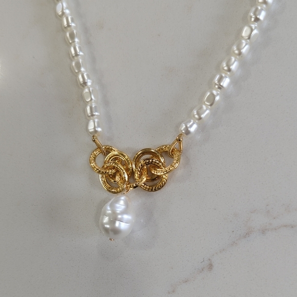 Ann Taylor White Pearl Bead Necklace with Gold Knot and Drop Pearl - Picture 2 of 6